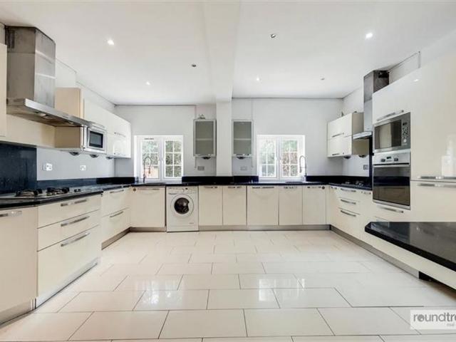 House for sale in Hendon, Greater London