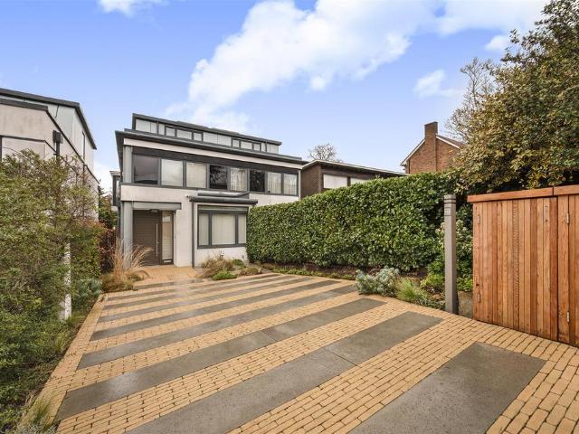 House for sale in Golders Green, Greater London