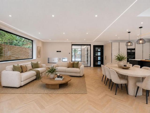 House for sale in Kingston Vale, Greater London