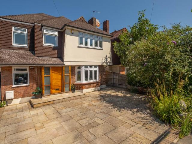 House for sale in Motspur Park, Greater London