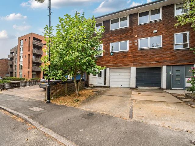 House for sale in London Borough of Croydon, Upper Norwood