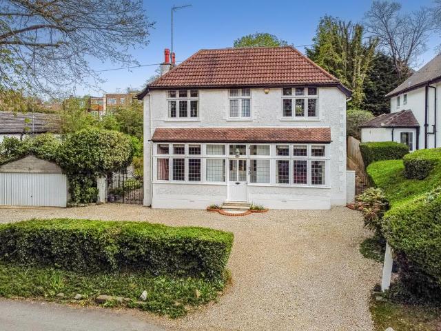 House for sale in Bushey, Bushey Heath