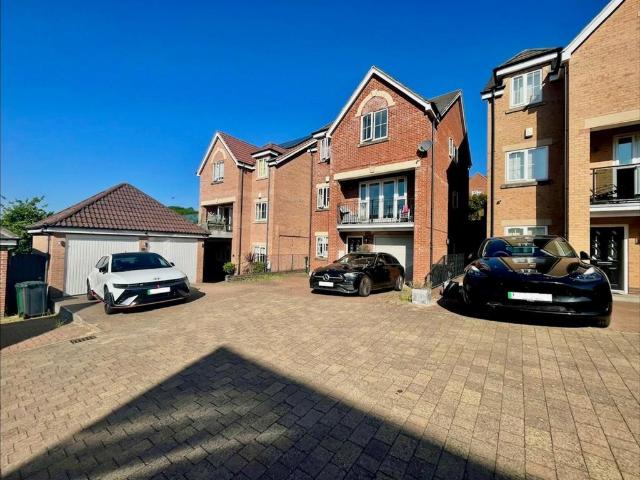 House for sale in Gedling, East Midlands