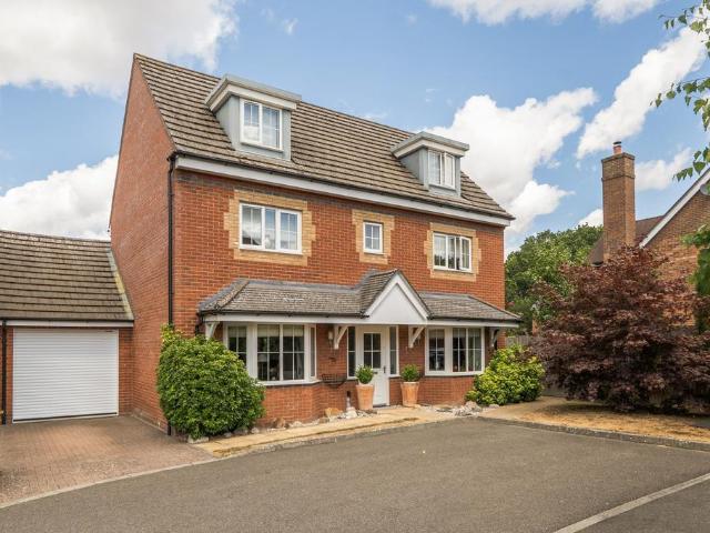 House for sale in Newfoundout, Horsham