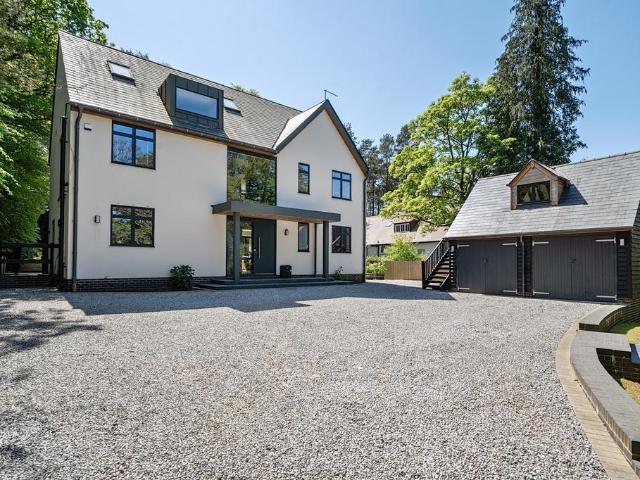 House for sale in Lower Bourne, Fole