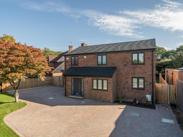House for sale in Beaconsfield, Knotty Green