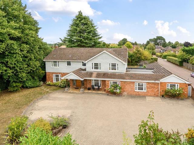 House for sale in Beaconsfield, Knotty Green