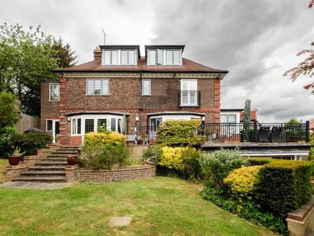 House for sale in Muswell Hill, Greater London