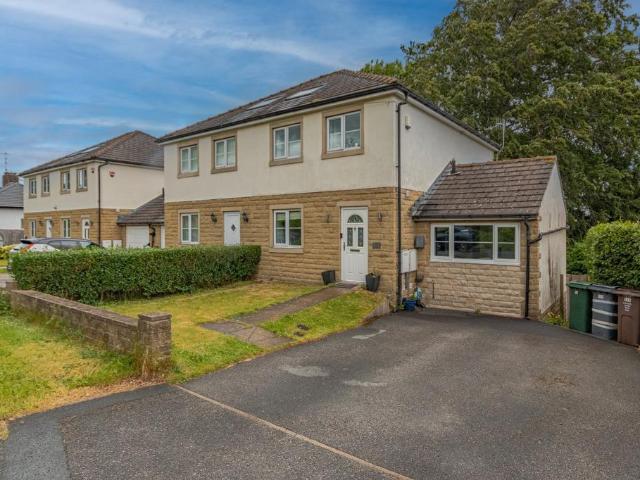 House for sale in Cottingley, West Yorkshire