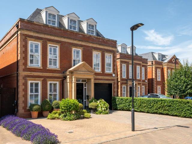 House for sale in Manor Park, Epsom