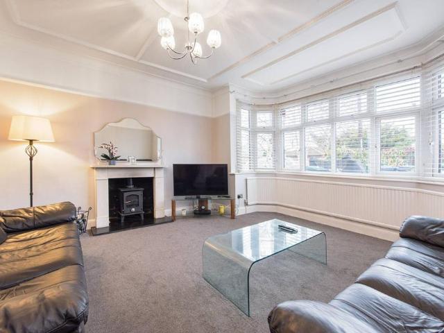 House for sale in Golders Green, Greater London