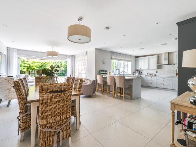 House for sale in Shottesbrooke