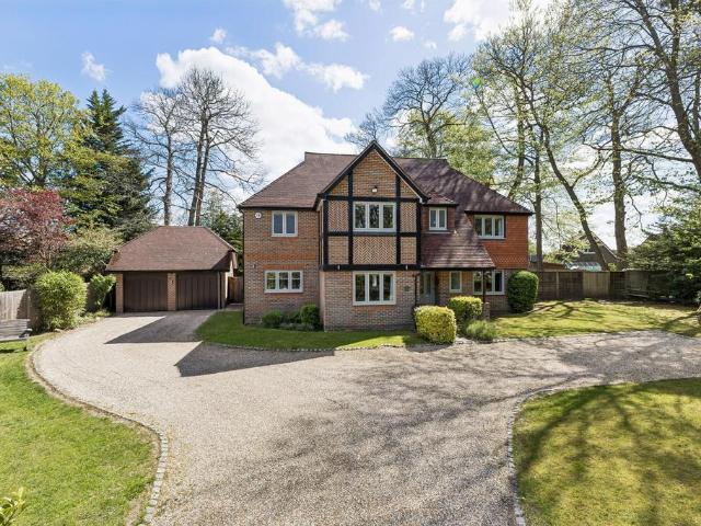 House for sale in Fleet, Hart