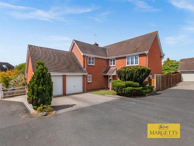 House for sale in Green Close, Warwickshire