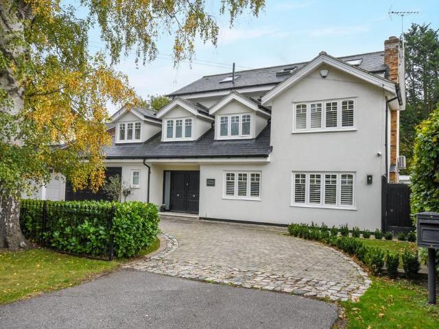 House for sale in Navestock Side, Essex