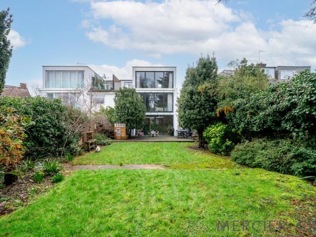 House for sale in Brondesbury, Greater London