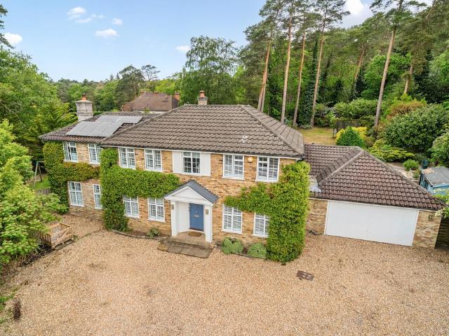 House for sale in Fole, Surrey