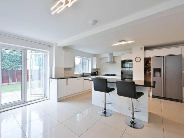 House for sale in Kingston Vale, Greater London