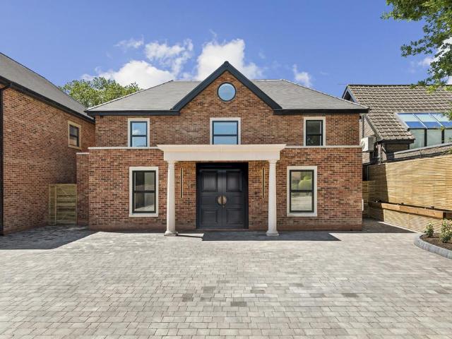 House for sale in Greater London