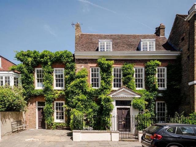 House for sale in London Borough of Hounslow, Greater London