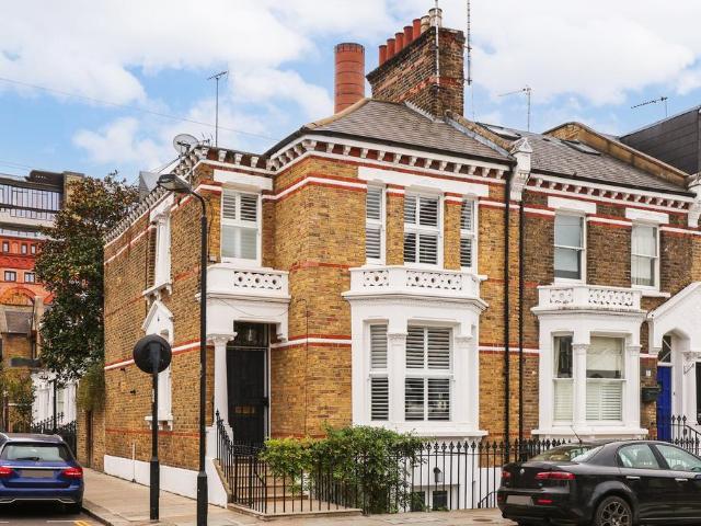 House for sale in Brompton, Greater London