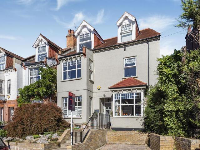 House for sale in Childs Hill, Greater London