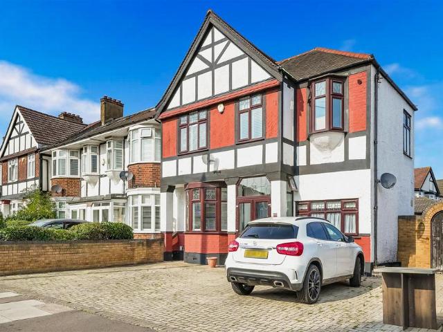 House for sale in London Borough of Redbridge, Greater London