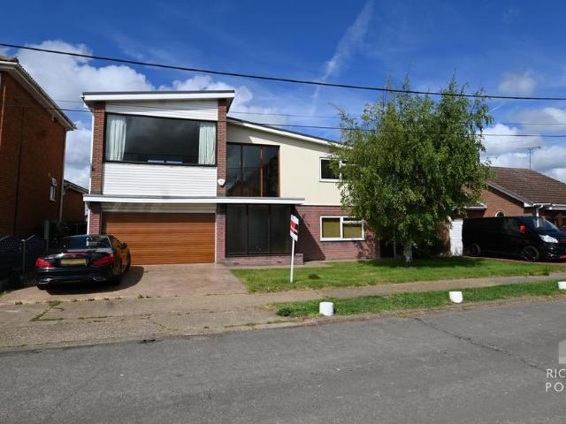 House for sale in Newlands, Castle Point