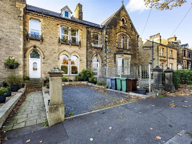 House for sale in Gledholt, Huddersfield