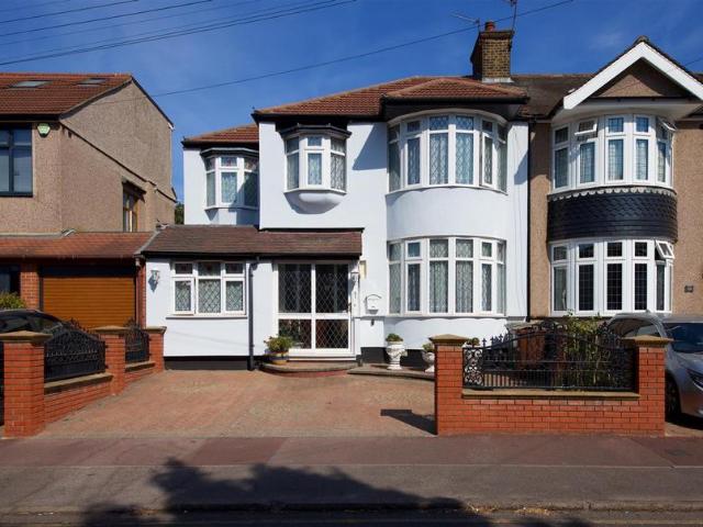 House for sale in Thames View, Greater London