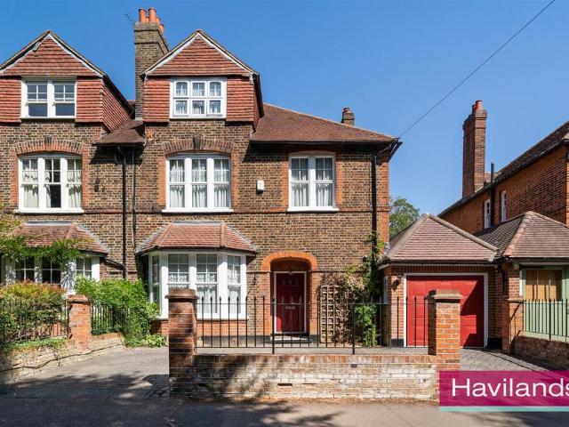 House for sale in Bush Hill Park, Greater London