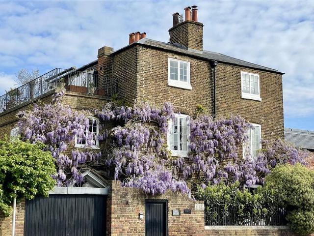House for sale in London Borough of Richmond upon Thames, Greater London