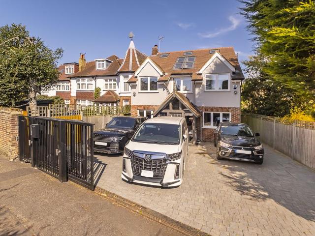 House for sale in East Sheen, Greater London
