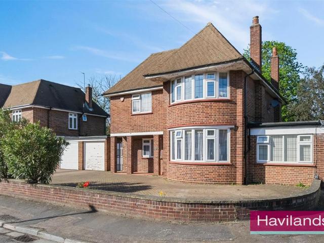 House for sale in Bush Hill Park, Greater London
