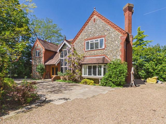 House for sale in Wraysbury