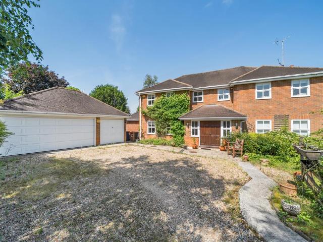 House for sale in Fole, Surrey