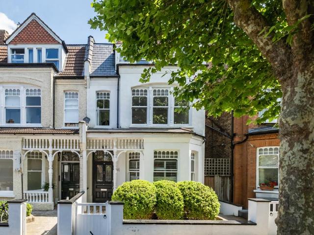 House for sale in Muswell Hill, Greater London