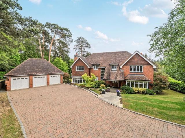 House for sale in Fole, Surrey