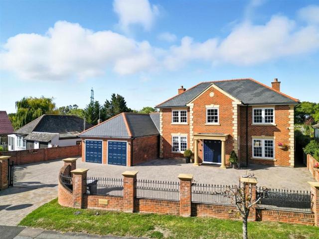 House for sale in Howe Green, Chelmsford