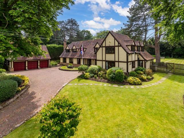House for sale in Hillview, Surrey