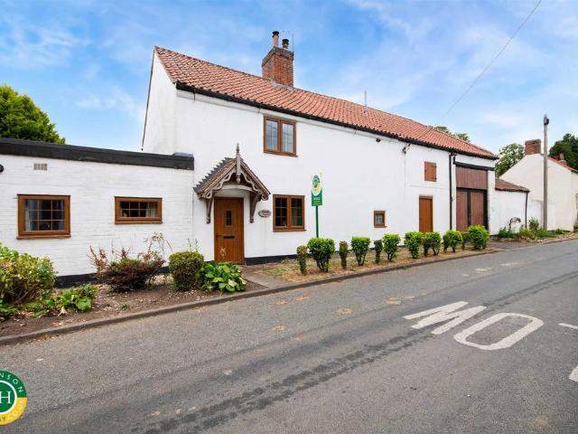 House for sale in Kirk Bramwith, South Yorkshire