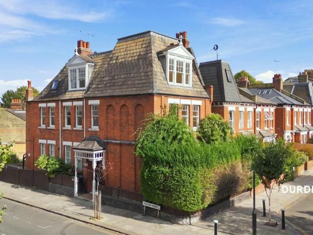 Flat for sale in London Borough of Haringey, Greater London