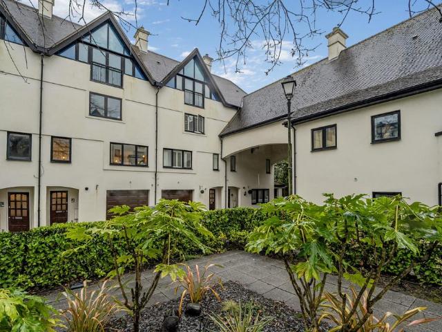 House for sale in Northwood, Greater London
