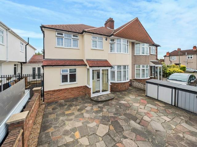 House for sale in Albany Park, Greater London