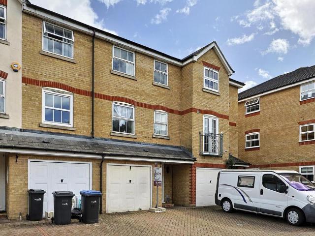 House for sale in Enfield Island Village, Greater London