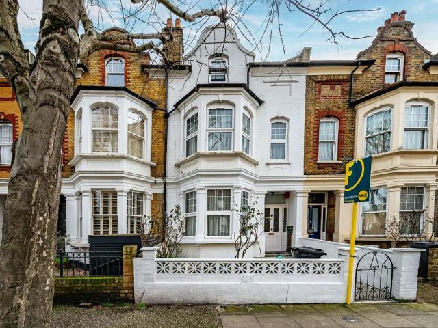 House for sale in Stoke Newington, Greater London
