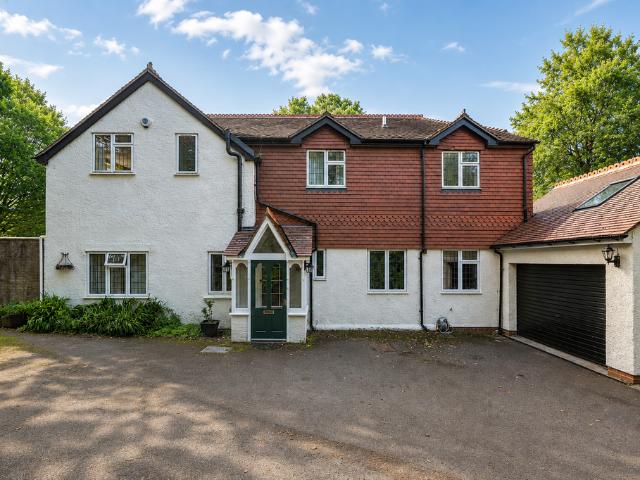 House for sale in Caterham Valley, Hillview