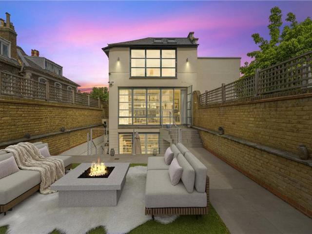 House for sale in Balham, Greater London