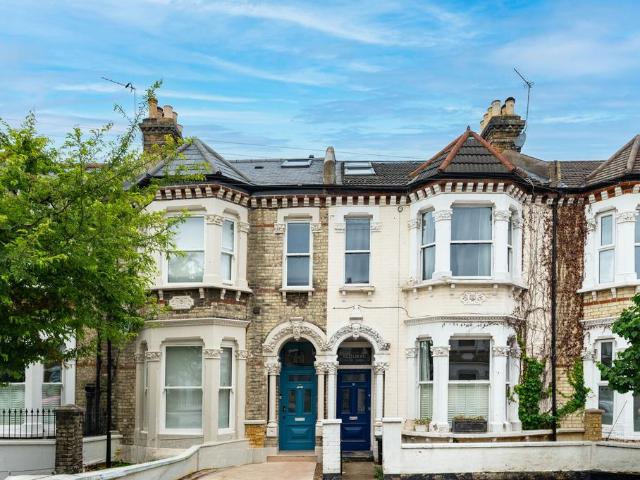 House for sale in Clapham Junction, Greater London