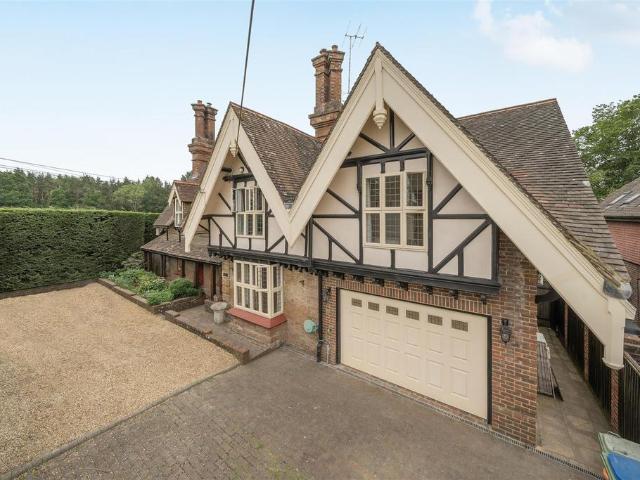 House for sale in Horsham, West Sussex